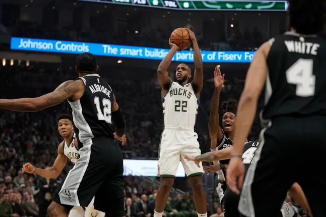 转会期英超传出新动向;密尔沃基雄鹿豪取连胜;管理层表态:更衣室稳定;轮换策略成焦点的简单介绍 转会期英超传出新动向;密尔沃基雄鹿豪取连胜;管理层表态:更衣室稳定;轮换策略成焦点的简单介绍