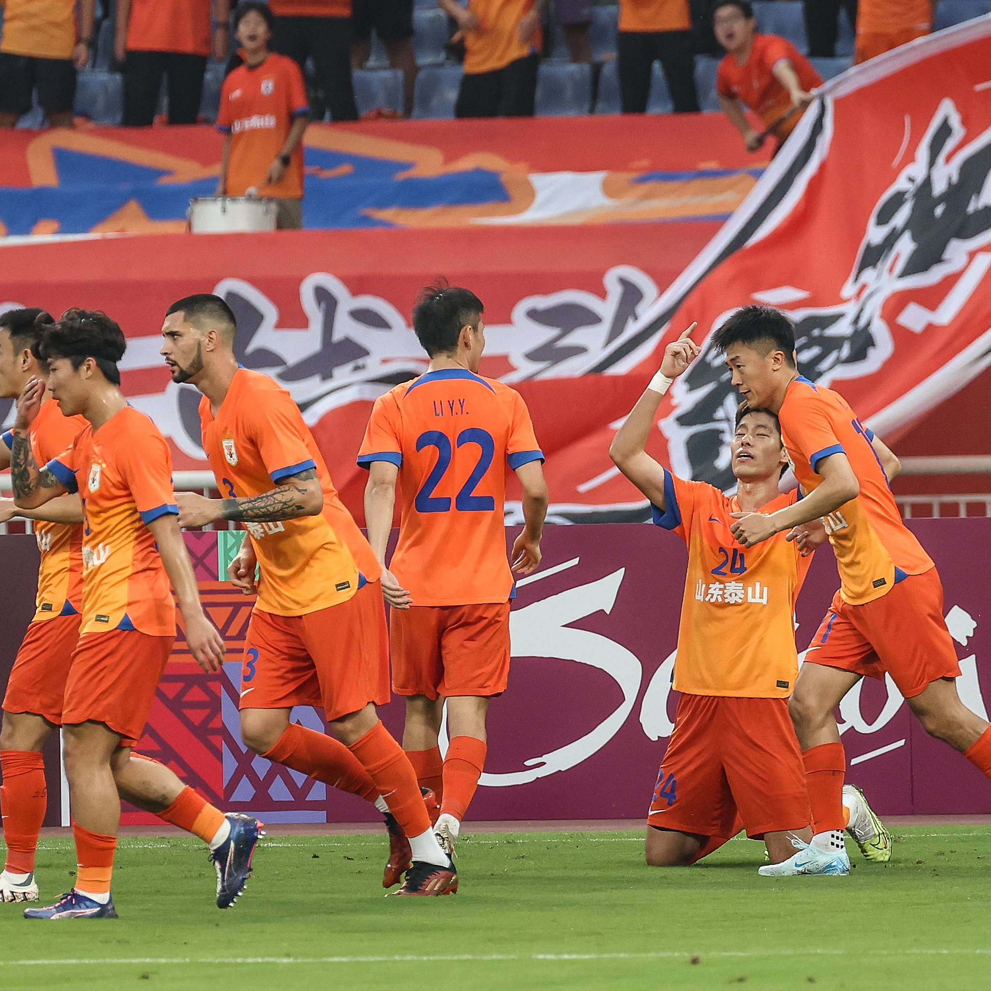 武汉三镇迎亚冠关键赛，冲刺阶段迎来里程碑，球迷炸锅，资深球员宣示担当的简单介绍