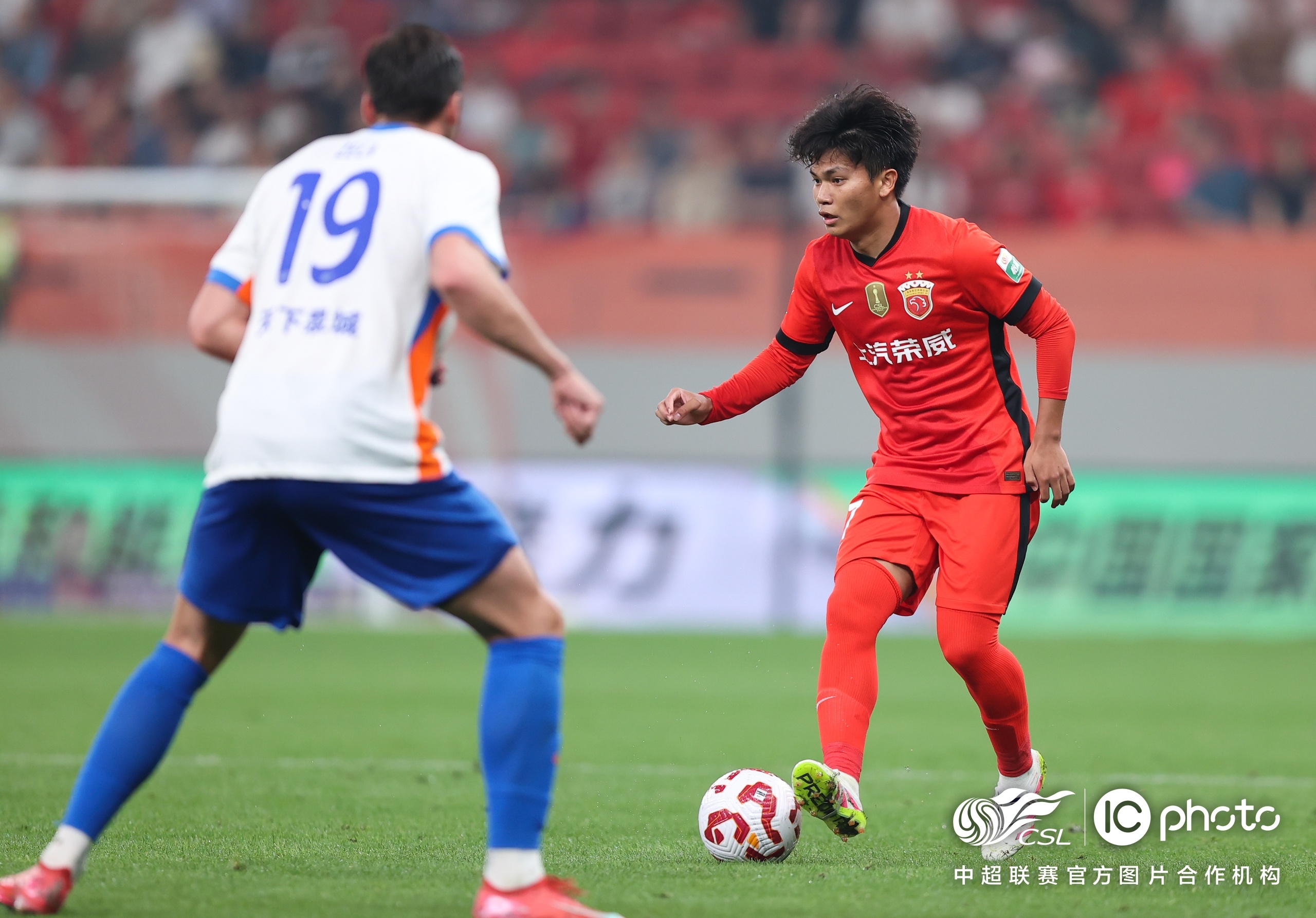 涵盖体育赛前上海海港调整名单以备意甲，远射贴柱环节打磨，震撼外界，球队文化再被提及的简单介绍