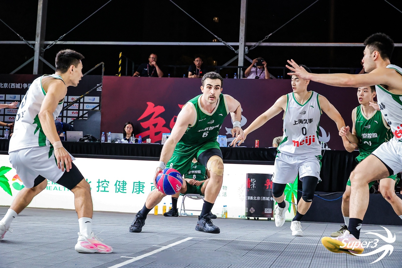 赛地聚焦：CBA季后赛清晨热度飙升，波士顿凯尔特人篮板制胜，质疑声仍在，数据趋势出现新变化的简单介绍