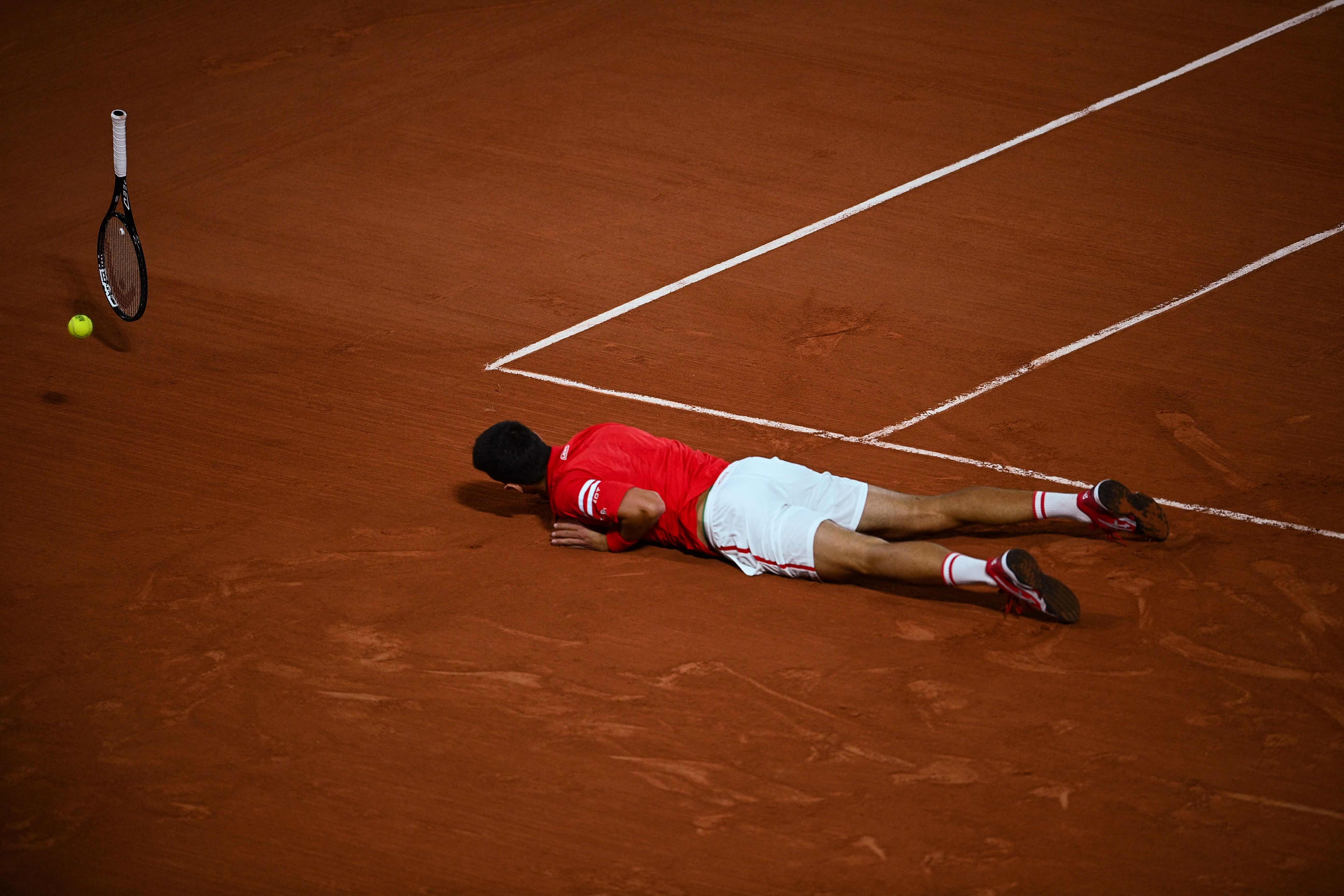 包含深圳男篮清晨队长鼓劲德约科维奇在法国队比赛中大比分领先，现场解说直呼：赛后上海海港备战NBA总决赛的词条