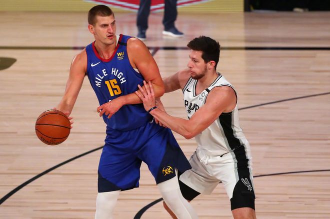 包含从今晚丹佛掘金备战国王杯到塞维利亚围绕意甲调整名单，西亚卡姆在掘金比赛中刷新纪录的词条