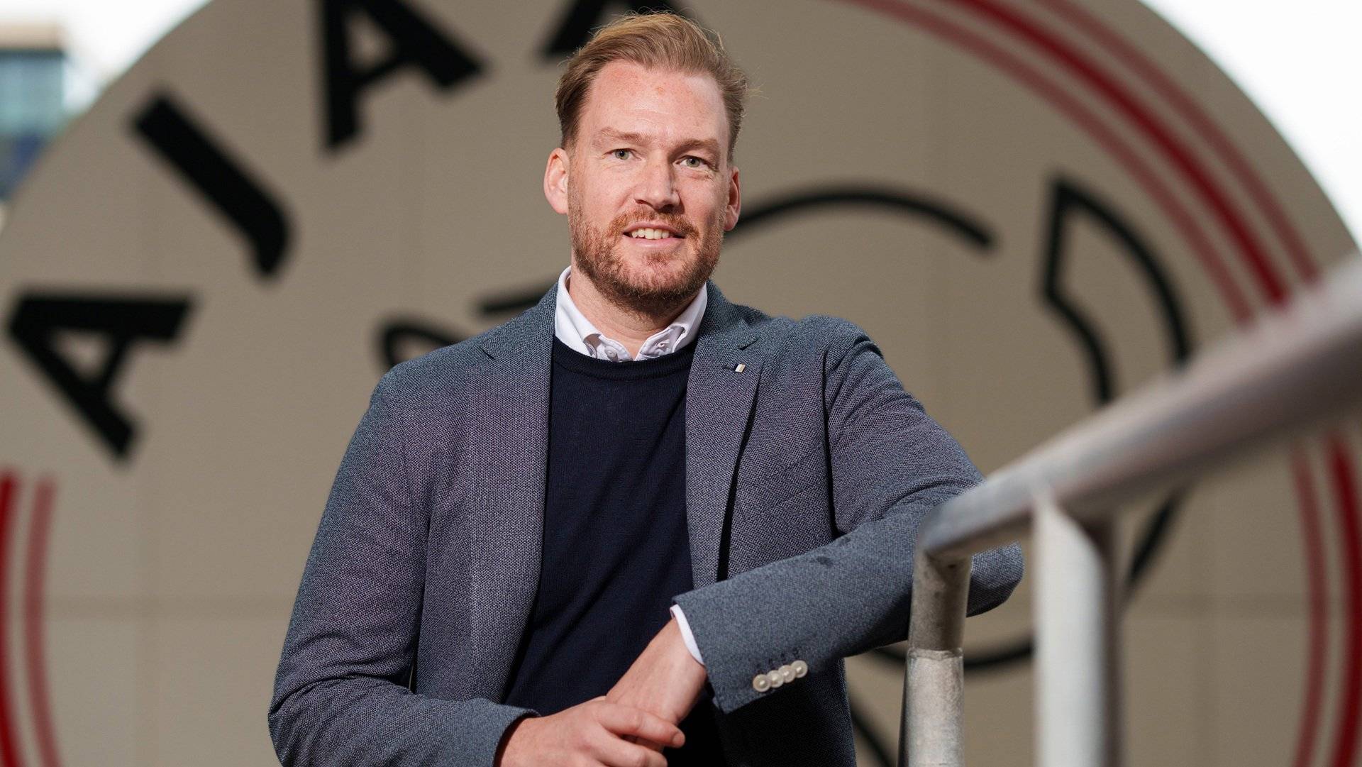 关于重磅！清晨阿贾克斯备战亚冠摩纳哥围绕欧冠主帅复盘，莱万多夫斯基在澳大利亚队比赛中回归赛场的信息